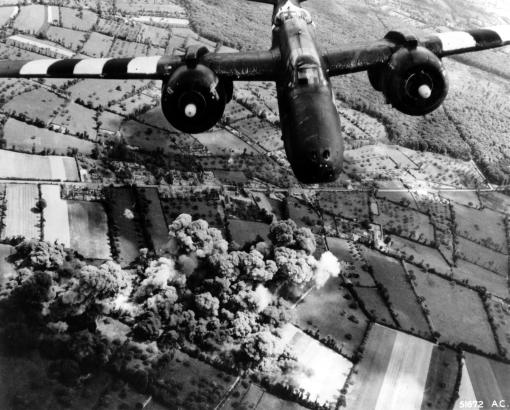 Bombardement des positions allemandes le 25 juillet 1944 