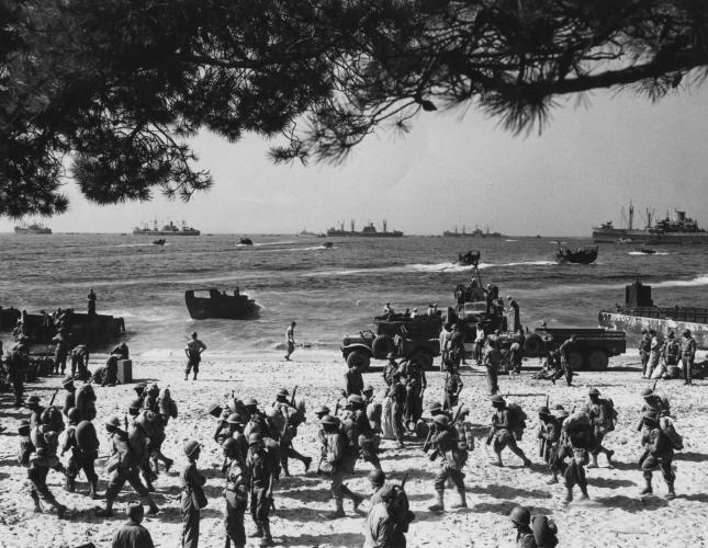 15 août 1944, les troupes françaises et américaines débarquent sur les plages du sud de la France