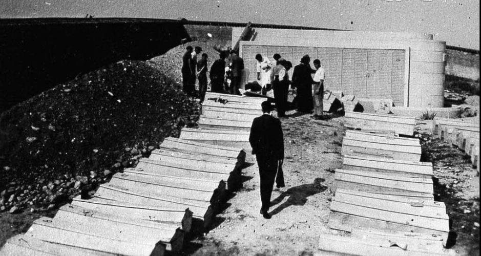 Cercueils des victimes du massacre de Saint-Genis Laval