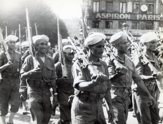 5 septembre 1944, défilé des Spahis rue de la République